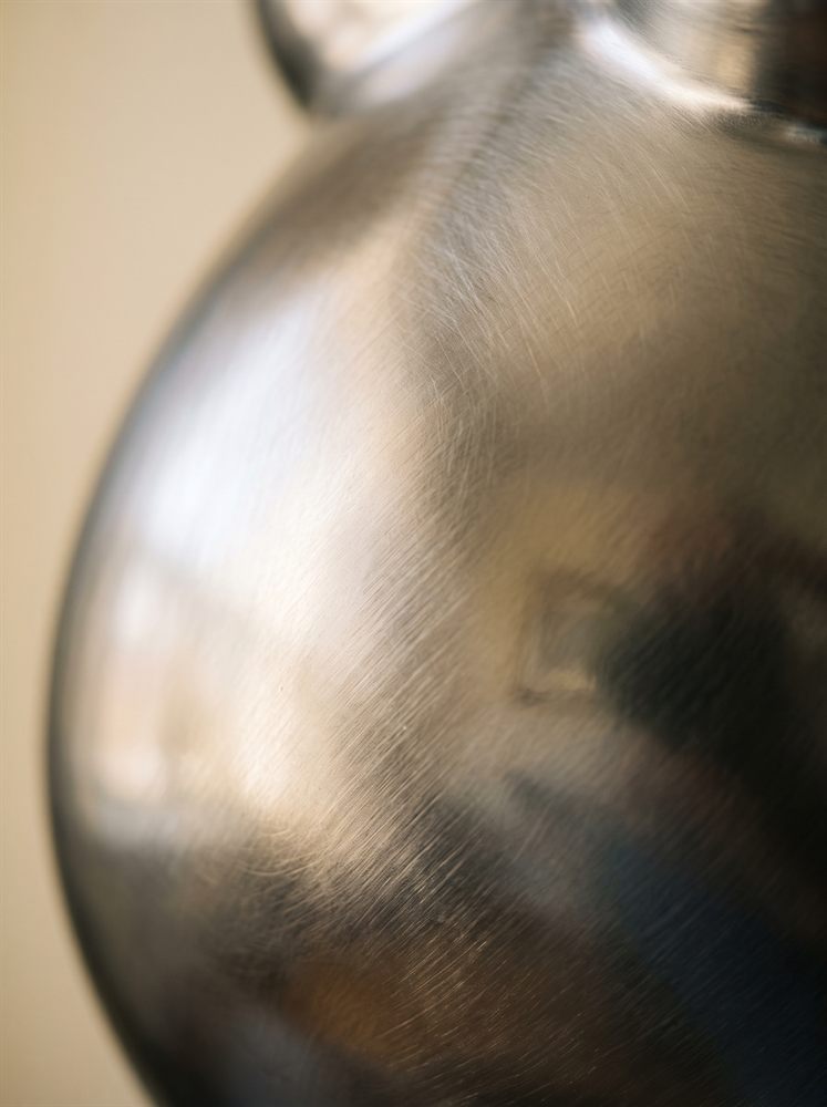 Powierzchnia metalu — głębia połysku — Metalowe, Brzusio